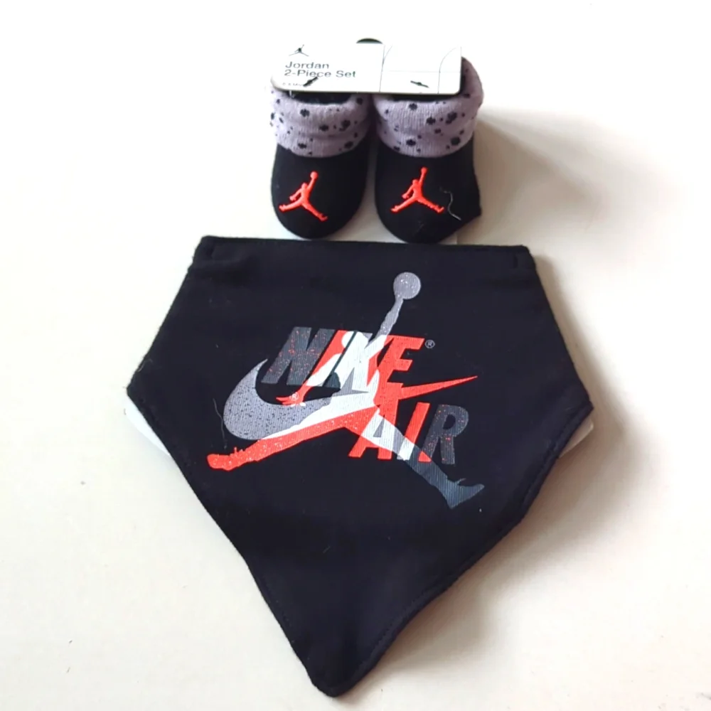 NIKE Baby Booties and Bandana Gift Set Newborn 0-6 months Air Jordan BLACK